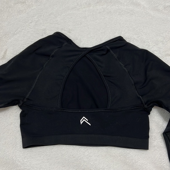 Oner Active Black EFFORTLESS SEAMLESS LONG SLEEVE CROP TOP Size M (printed logo) - Picture 8 of 10
